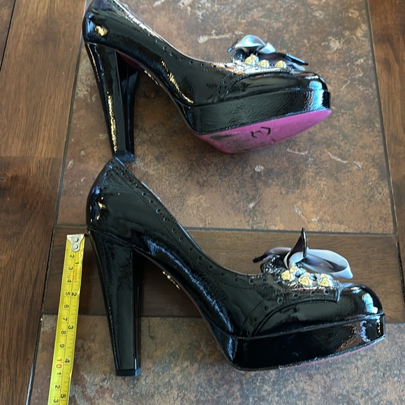 Betsey Johnson Patent Leather High Heels with Gold Accent & Bows!!! - Picture 8 of 12